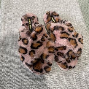 NWOT Dolce Vita Fuzzy Slippers Pink Leopard Print